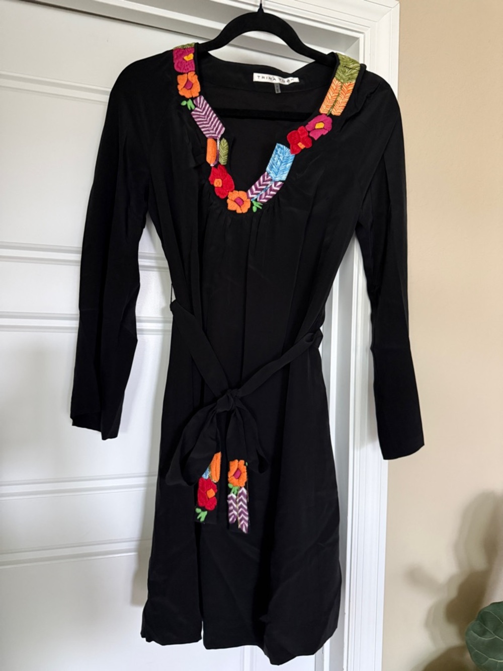 Trina Turk Black Silk Long-Sleeve Embroidered V-Neck Tie-Waist Dress